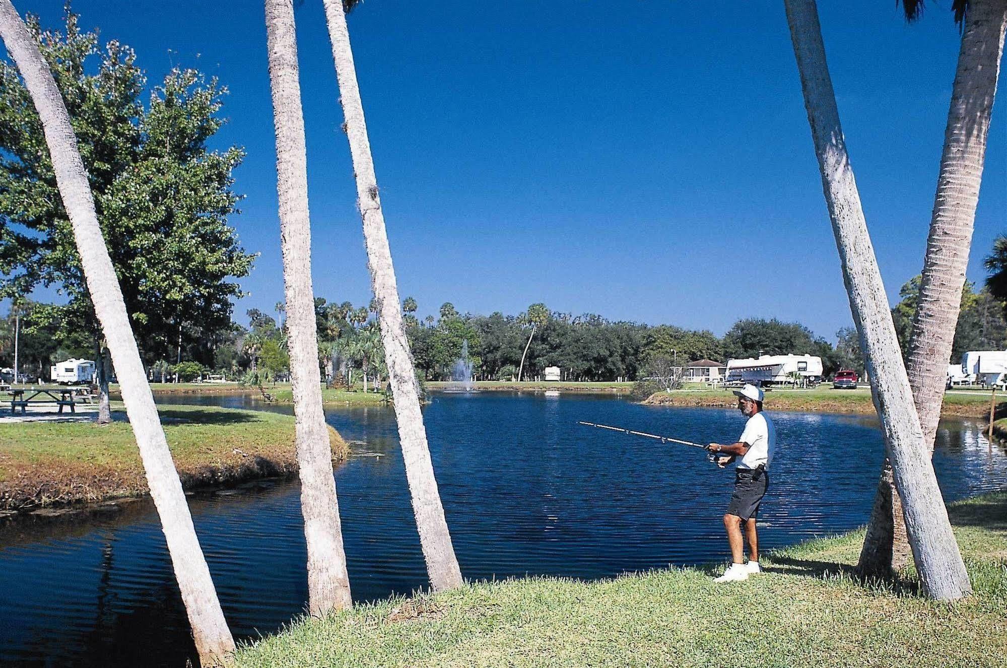Crystal Isles Rv Resort Crystal River Bagian luar foto
